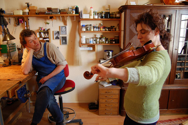 Écoute de la musicienne.